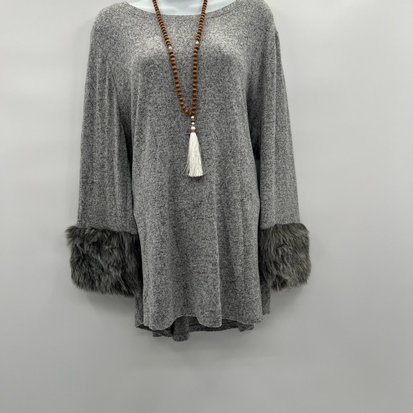 Lane Bryant Gray Faux Fur Modern Sleeves Flowy Drapey Tunic Sweater - Size 14/16 - Picture 7 of 11